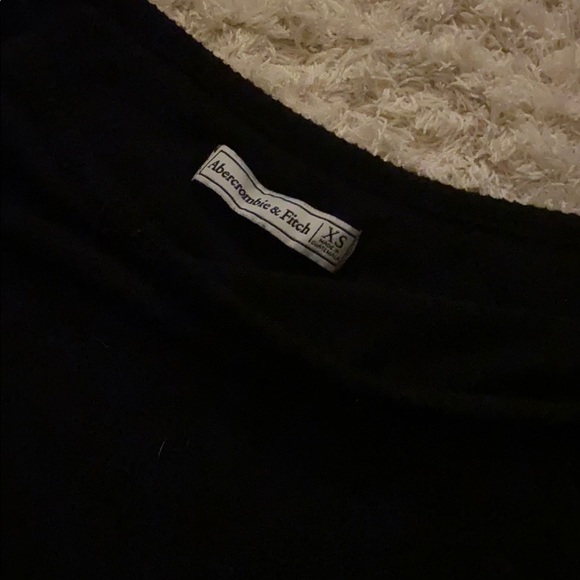 Cute and comfortable one sleeve black sweater - Picture 2 of 2